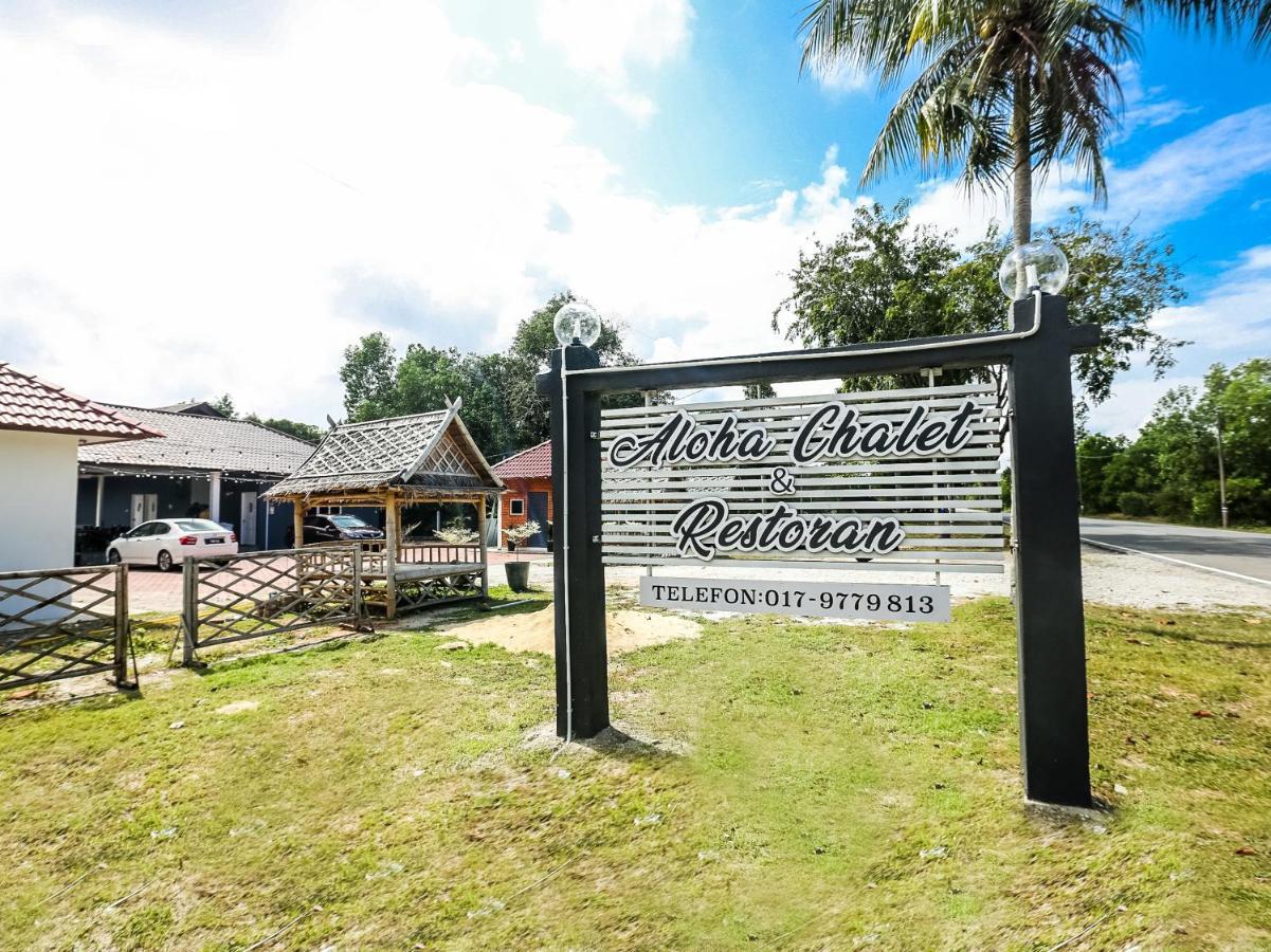 Oyo 89607 Aloha Chalet Kampung Raja Exterior photo